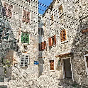 https://hostel-pula.in-istria.net